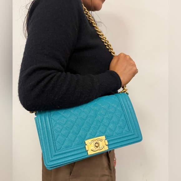 CHANEL Blue Quilted boy bag with Gold Chain - Picture 8 of 8